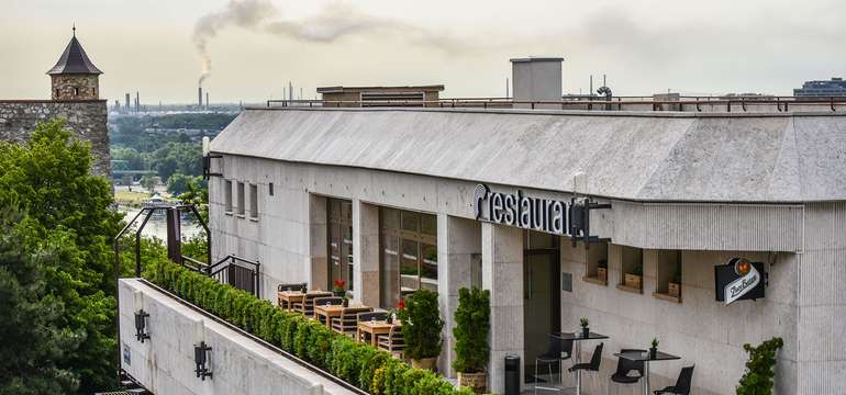 Restaurant Parlament - exteriér