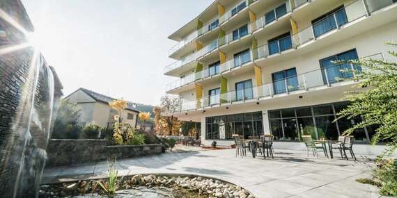 NARODENINY: Wellness pobyt v Hoteli Panorama**** v centre Trenčianskych Teplíc s polpenziou a procedúrami/Trenčianske Teplice