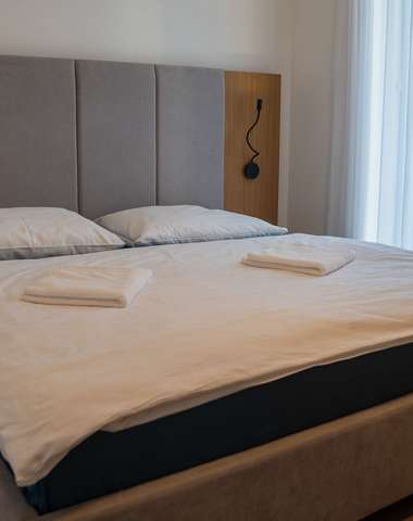 Apartmán ponúka nadštandardne zariadený interiér v modernom severskom dizajne