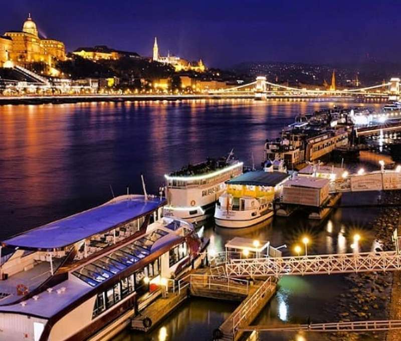 Budapešť sa oplatí vidieť aj po zotmení