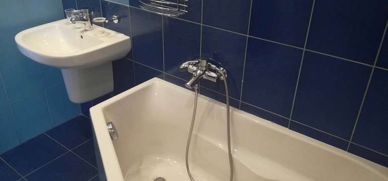 Všetky apartmány majú tiež moderne vybavenú kúpeľňu s vaňou