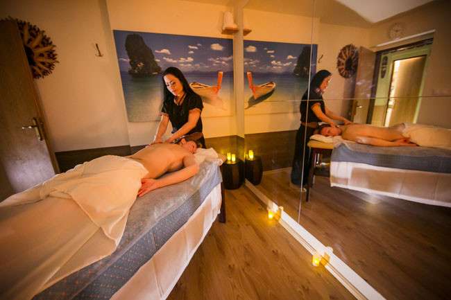 Lymfodrenáž tváre, masáž hlavy Champi aj reflexná masáž chodidiel v Prerelax – Exclusive Thai centrum