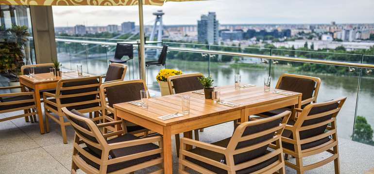 Výhľad z terasy Restaurant Parlament 