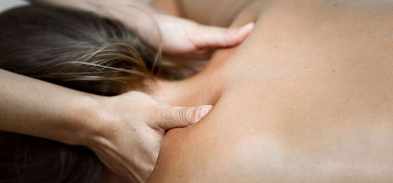 Terapeutické masáže Shiatsu, nôh, celotelová alebo masáž s 24k zlatom, kvantovou liečbou