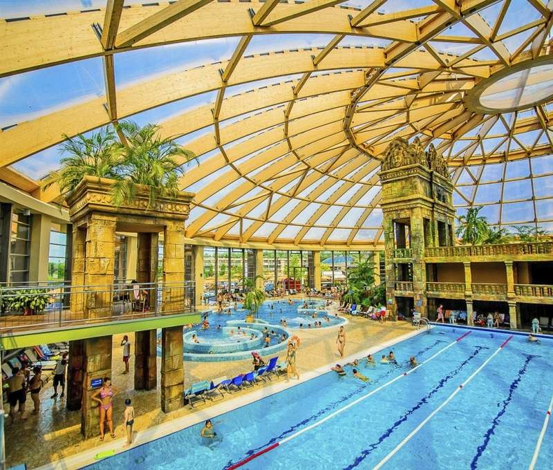Aqiapark Aquaworld je jeden z najväčších krytých vodných parkov v Európe