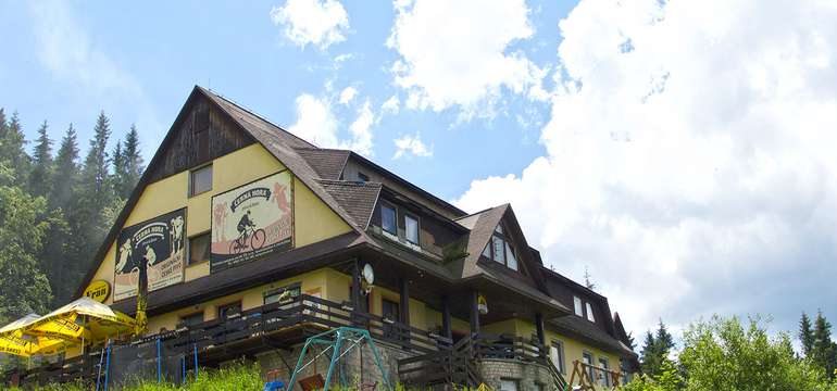 Hotel se tyčí v nadmořské výšce 1000 m