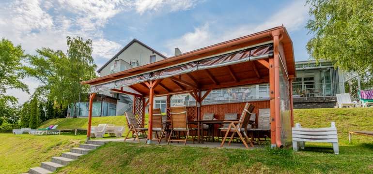 TP HOTEL DRUŽBA*** má vynikajúcu polohu hneď pri Slnečných jazerách