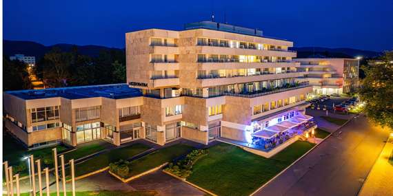 Pobyt v lázeňském hotelu Veľká Fatra v Moderních lázních Turčianske Teplice se vstupy do Spa&Aquaparku nebo s procedurami/Slovensko - Turčianske Teplice