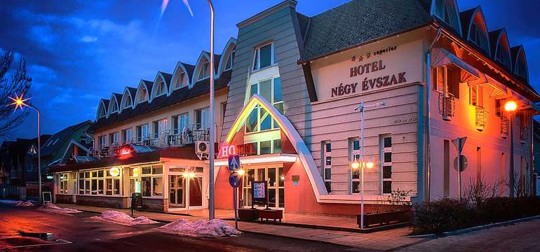 Hotel Négy Évszak*** superior leží len 200 m od termálnych kúpeľov