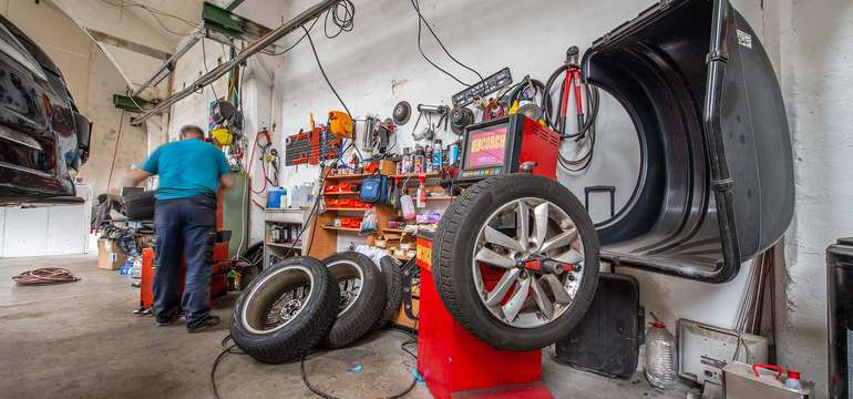 Priestory pneuservisu Autogarnet na Trnavskej ceste 102 v Bratislave