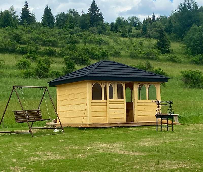 Spoločný altánok s kamenným grilom