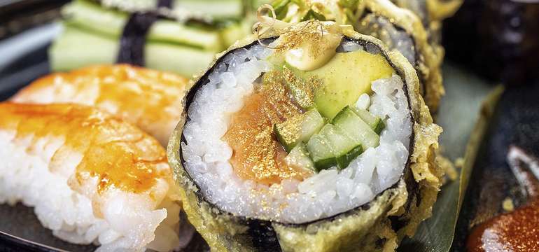 Sushi set selection pre dvoch v reštaurácii Hotela Mama's ****