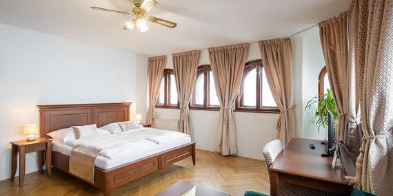 Romantický pobyt na Smolenickom zámku s polpenziou a prehliadkou zámku/Smolenice