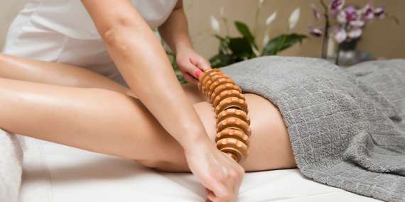 Darčeková poukážka na masáž podľa výberu: ajurvédska, bankovanie i maderoterapia/Nové Zámky