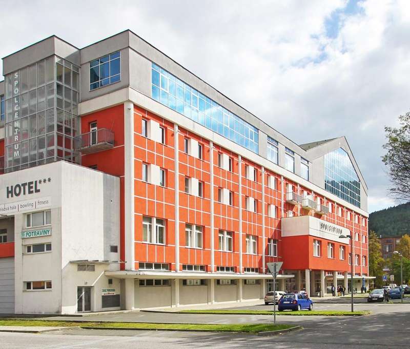 Hotel Spolcentrum*** má výhodnú polohu v strede podtatranského regiónu