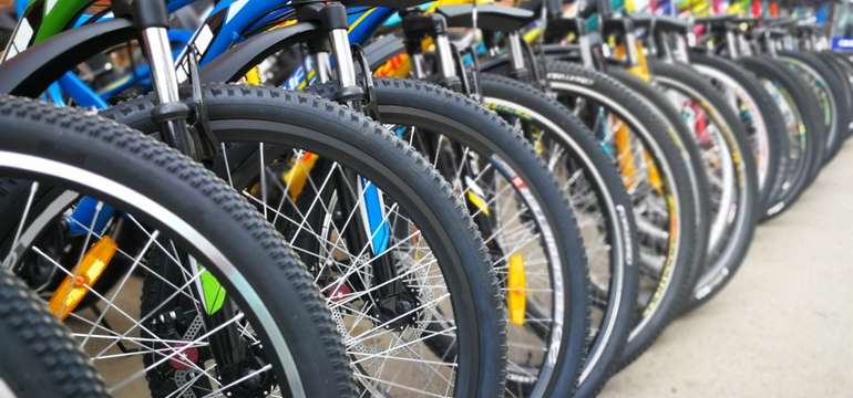 Okolie je ako stvorené pre nadšencov cyklistiky a penzión má aj vlastnú požičovňu