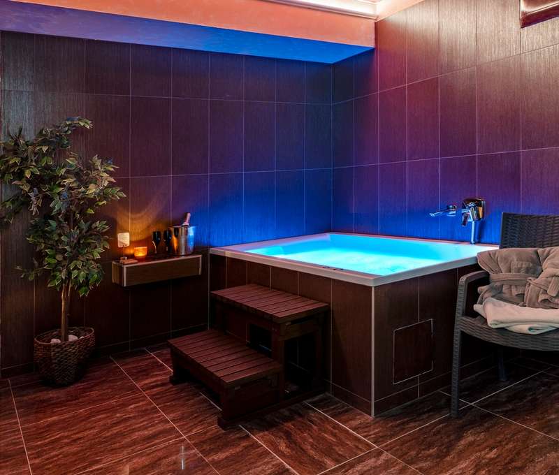 Privátne wellness so sviečkami a sektom v PREMIUM**** business hotel
