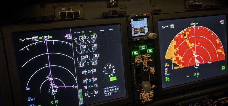 Realistický letecký simulátor B738-M