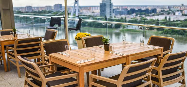 Výhľad z terasy Restaurant Parlament 