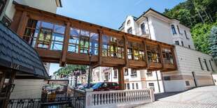 Hotel MOST SLÁVY*** s polpenziou, masážou a procedúrami