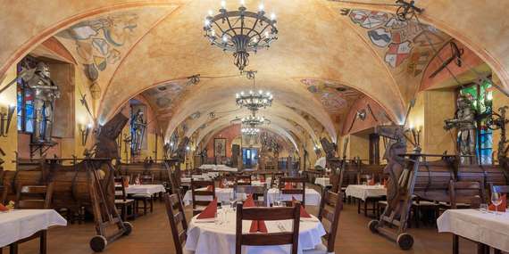 Unikátní Pytloun Old Armoury Hotel Prague se snídaní v bývalé historické zbrojnici/Česko - Praha