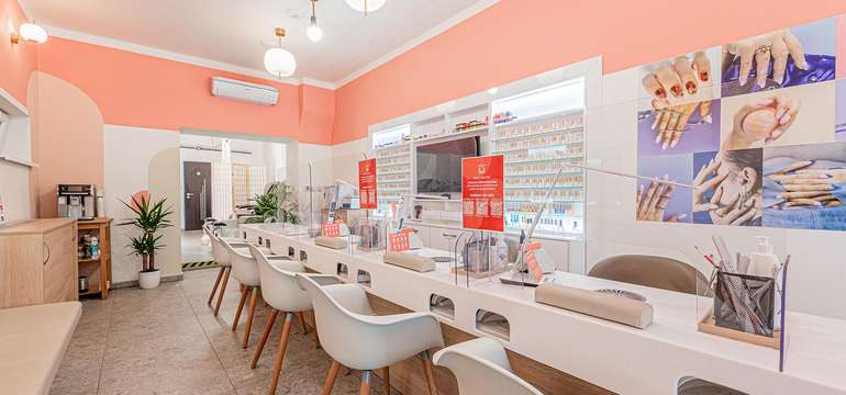 Interiér salónu Nail House: Štúrová 4, Košice