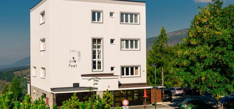 Vila Emma stojí len 400 m od Štrbského plesa