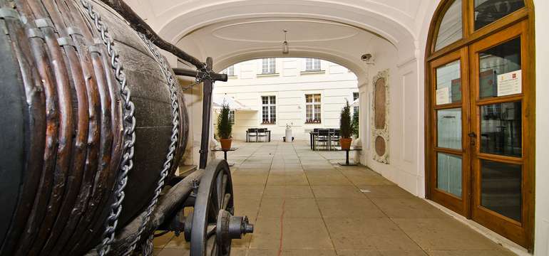 Reštaurácia Divná Múza vo dvore Apponyiho paláca
