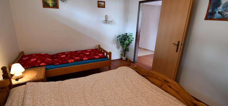 Ubytovanie v zadnom rodinnom apartmáne (4+1) 