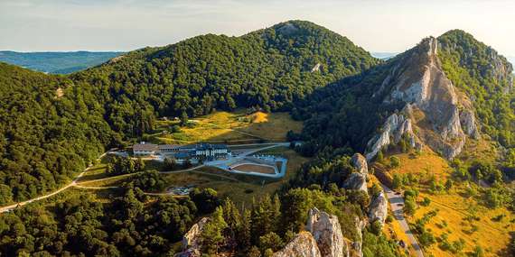 Wellness hotel Jason**** uprostred nádhernej prírody Bielych Karpát s neobmedzeným wellness a výbornou stravou / Považie – Biele Karpaty – Vršatské Podhradie