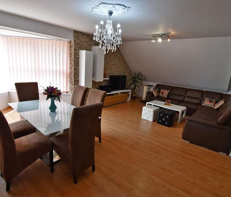 Ubytovanie vo veľkom hornom apartmáne s 3 spálňami (6+1)