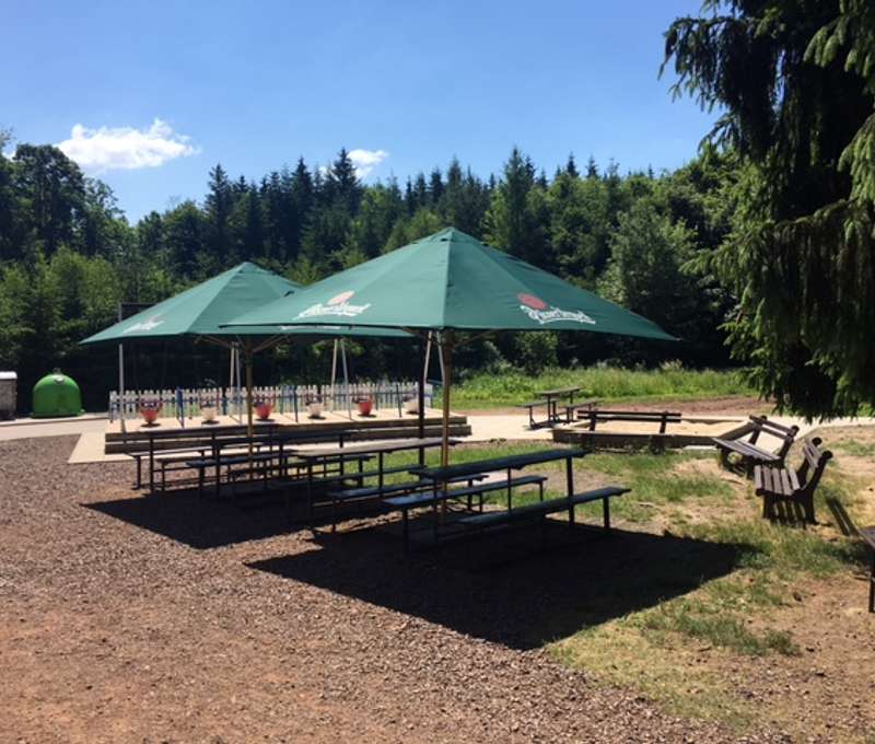 Na športové využitie tu nájdete ihrisko na volejbal, nohejbal, petang, stolný tenis a mnoho ďalšieho