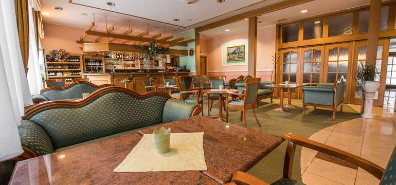 Popri reštaurácii má hotel Bránica**** aj kaviareň, vináreň a letnú terasu