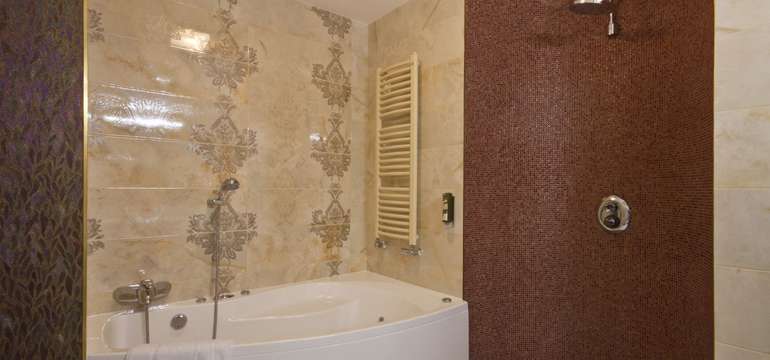 Červený apartmán pozostáva z viacerých miestností na 83 m2