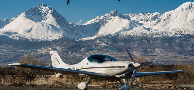 Zážitkový let ponad Tatry s možnosťou pilotovania športovým lietadlom WT-9 Dynamic pre 1 osobu
