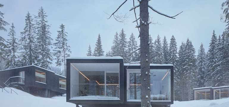 Björnson Tree Houses uprostred lesa pod Chopkom