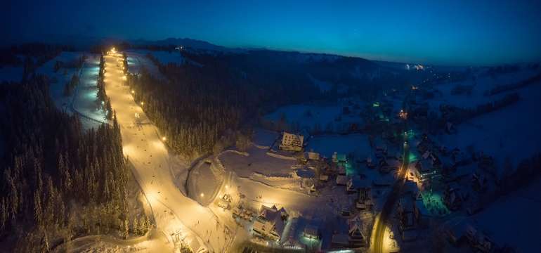 2 km od hotela Redyk*** je ďalšie lyžiarske centrum s lanovkou a 950 m svahom
