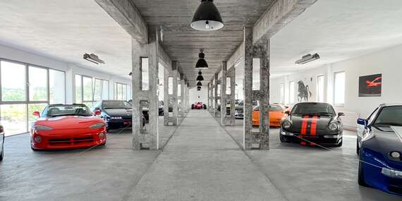 Výnimočný pobyt na Horehroní v Double Red Cars Hotel*** so vstupom do múzea športových áut/Brezno