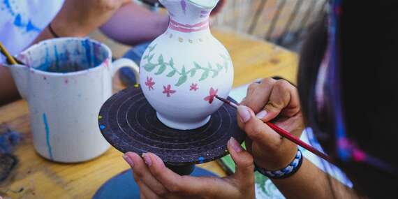Tvorivé dielne v Slovenskej ľudovej majolike - namaľujte si vlastnú vázu, kvetináči či raňajkový set/Modra