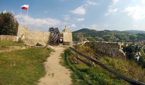 Zrúcaniny hradu s výhľadom na Muszynu