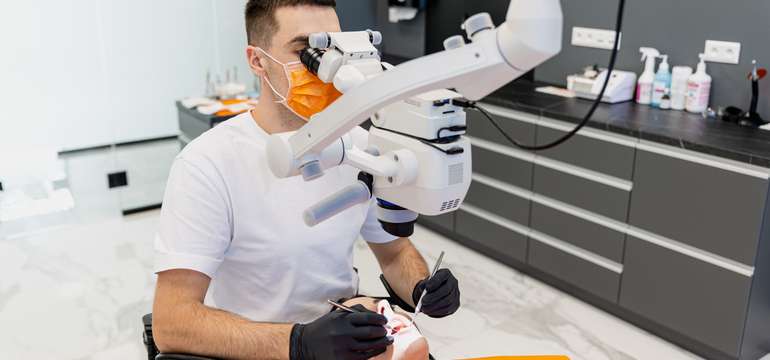 Digital Dental Clinic: vstupné vyšetrenie, dentálna hygiena, bielenie zubov