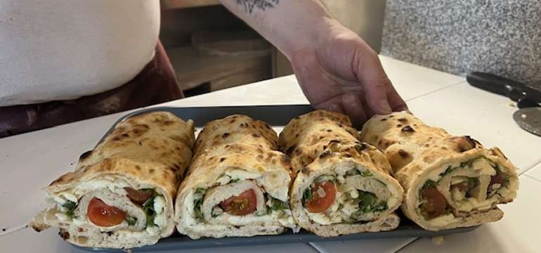 Pravá talianska pizza a panuozzi v reštaurácii Italianissimi