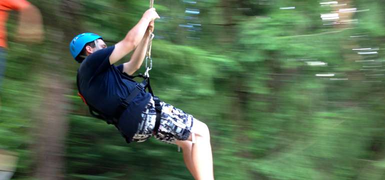 Adrenalínová jazda na kladke: Vyskúšajte obrí Zipline v Čutkove!