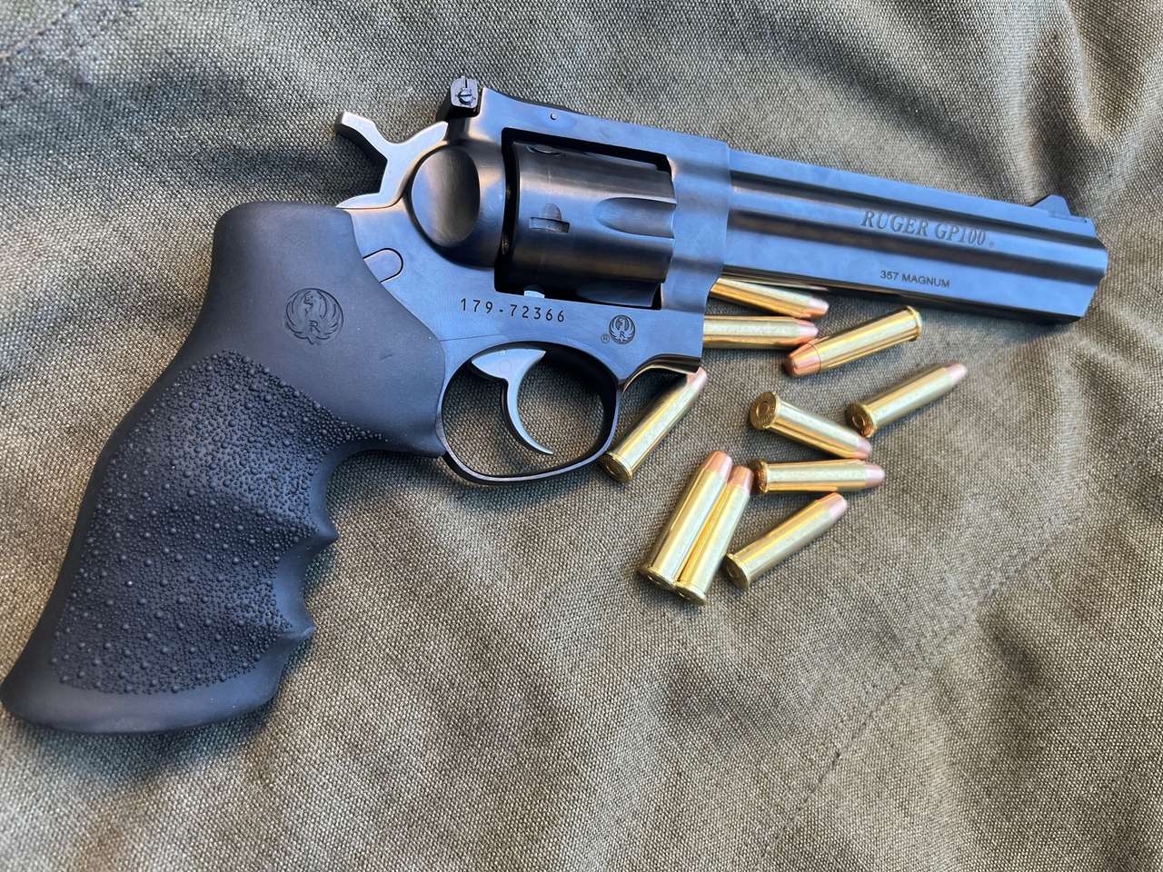 Ostrá streľba z guľových zbraní podľa výberu - Pištoľ Glock 44, samopal Thompson, Revolver Ruger...
