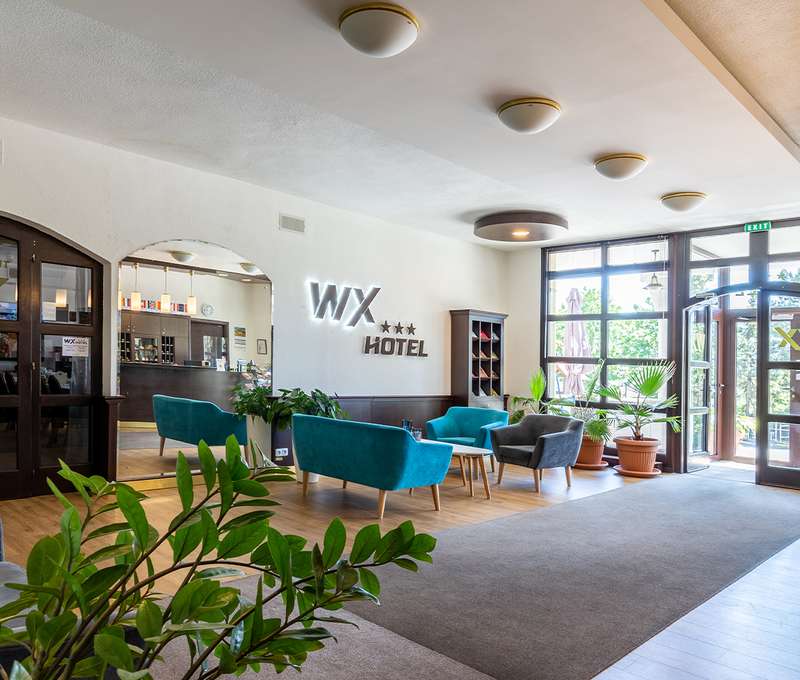 WX Hotel***