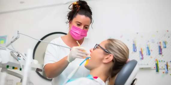 Dentálna hygiena s pieskovaním a bielenie zubov v Ariandent / Bratislava - Petržalka