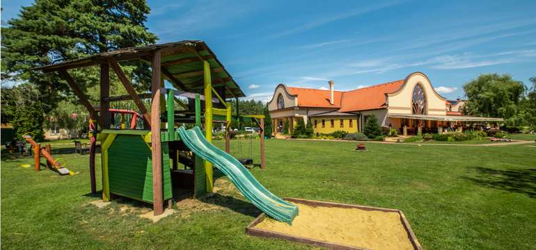 Vonkajšie detské ihrisko vo Wellness Hoteli Spark****
