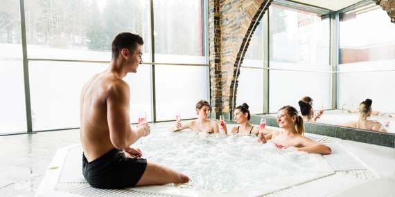 Wellness pobyt v srdci Veľkej Fatry v apartmánoch hotela Áčko*** s polpenziou/Ružomberok