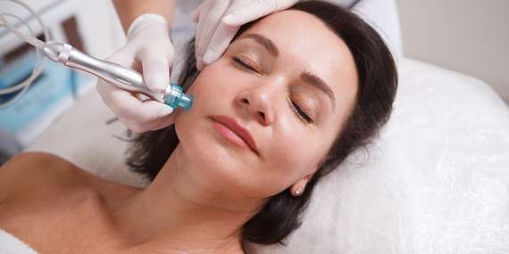 Komplexné ošetrenia Hydrabeauty pre čistú, hydratovanú a spevnenú pleť v salóne INA/Bratislava – Vrakuňa