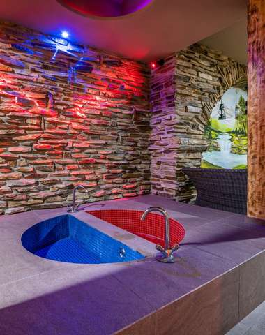 ZBOJNÍCKE SPA ponúka sauny, thajské masáže, pivné kúpele, vírivku, Kneippov kúpeľ a iné